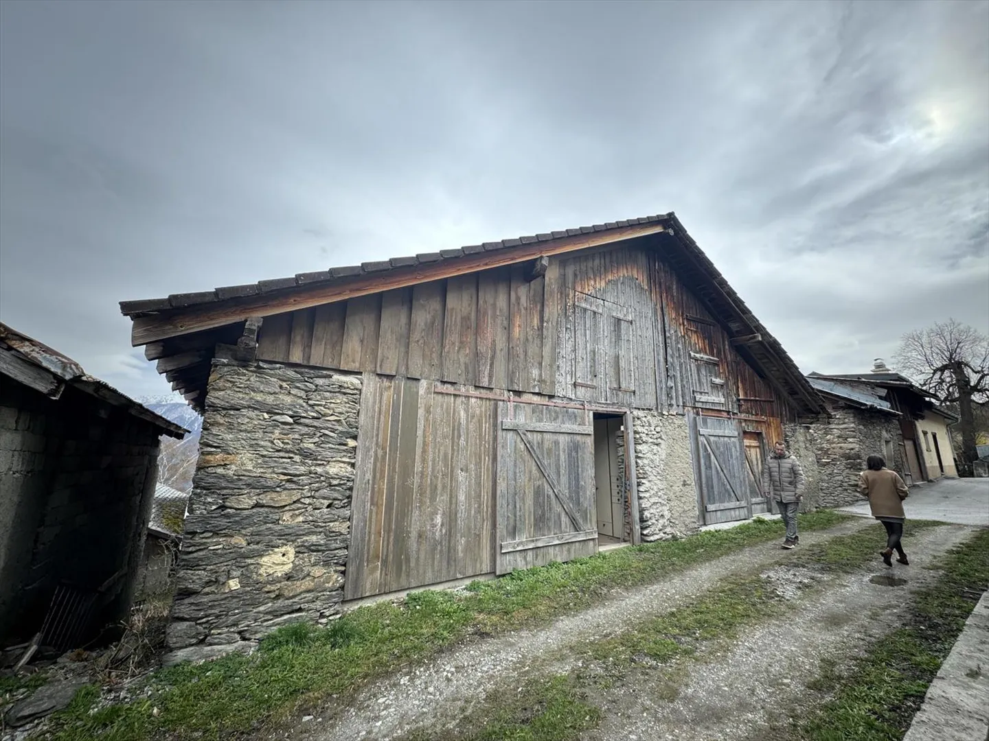 Opportunity: New Chalet and 1 Studio - Photo 4 of 6