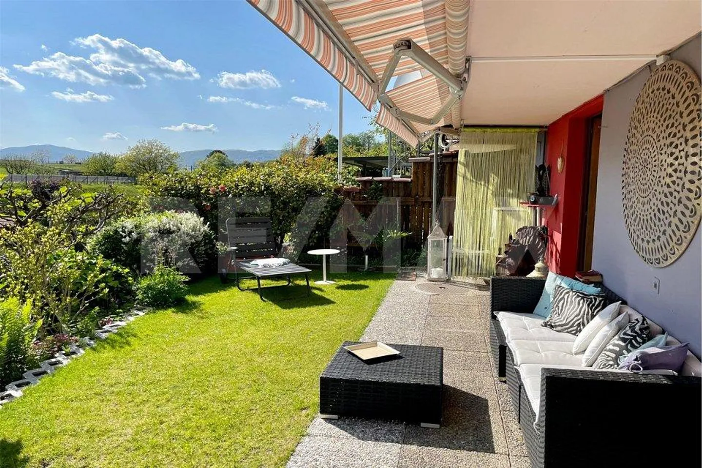 Charmante Villa mit atemberaubender Aussicht - Foto 9 von 13