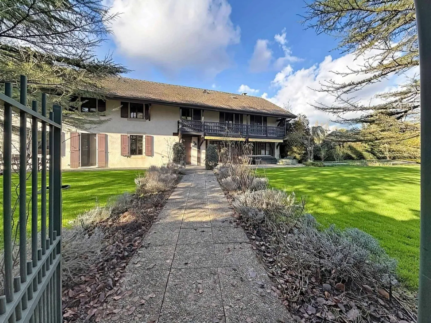 CO-EXCLUSIVITY! Magnificent character property near Nyon - Photo 1 of 13