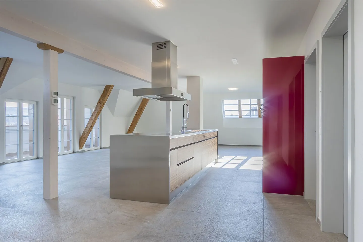 Spacious 4.5-room apartment (including carport & parking space) - Photo 3 of 14