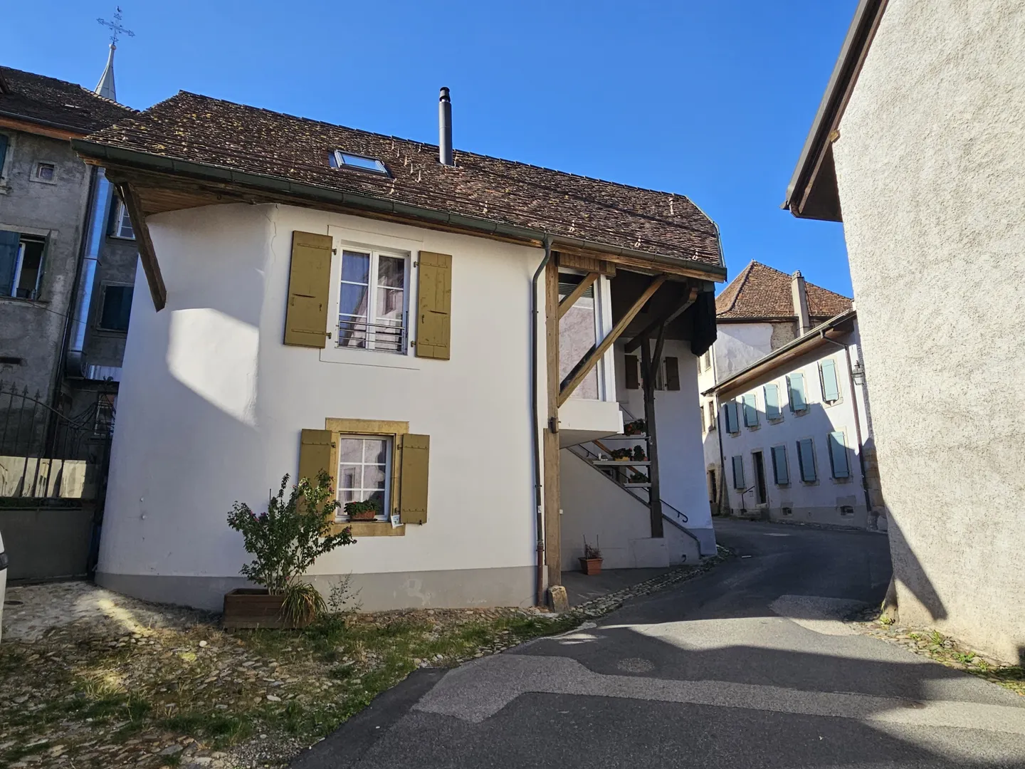 Charming Townhouse in Old Town - Photo 2 of 2