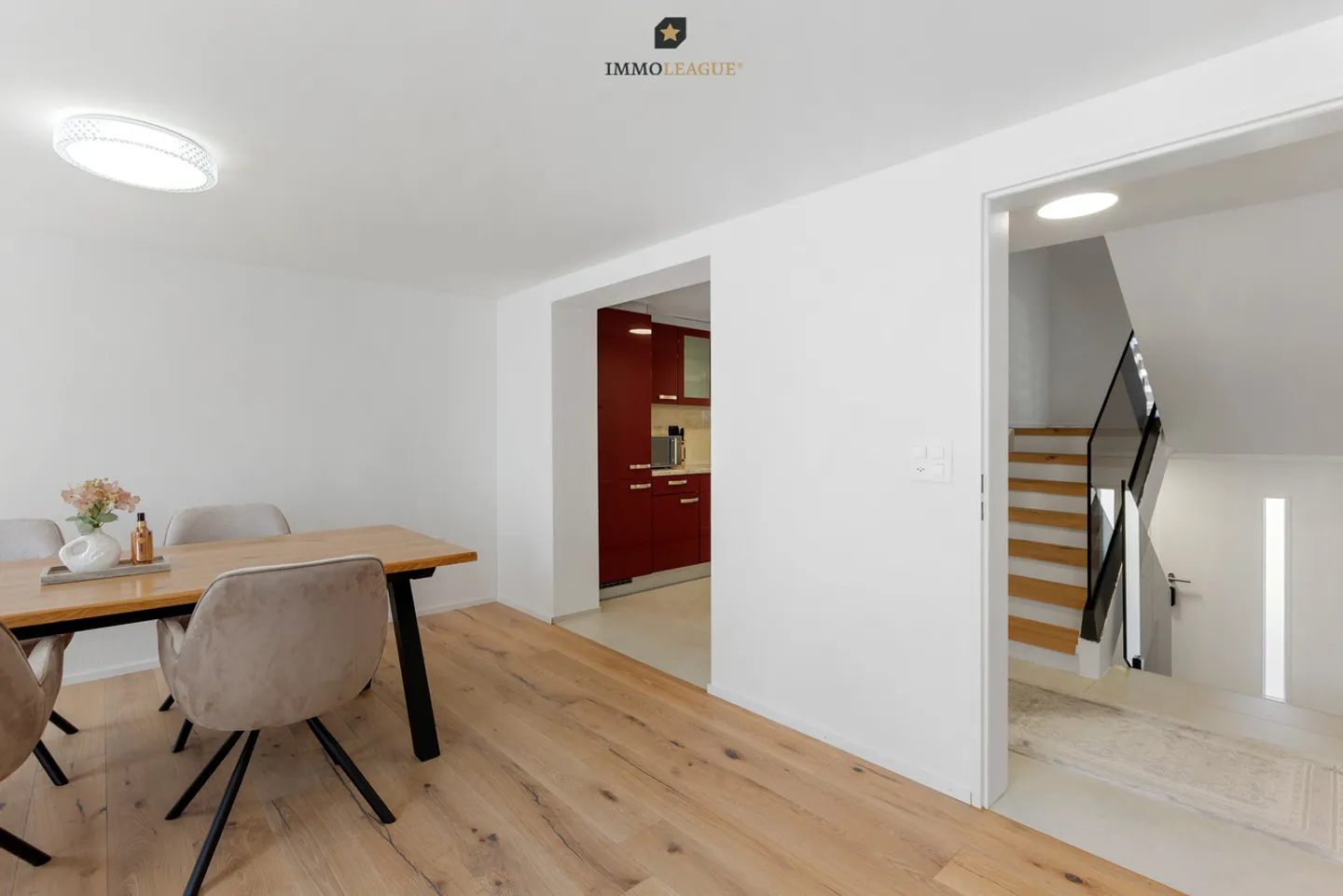 Versatile family idyll with exceptional space - Photo 3 of 8