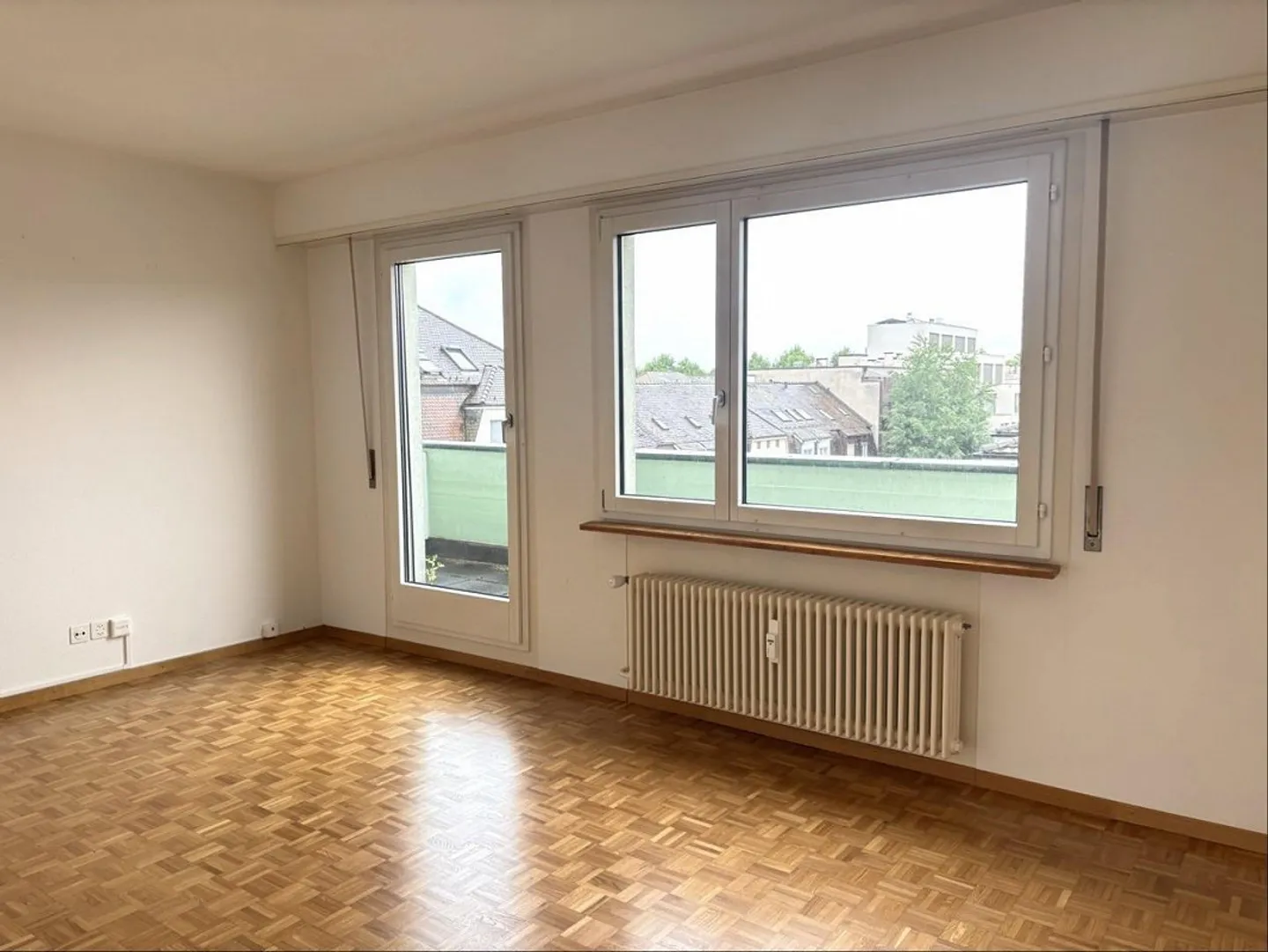 Grande appartement de 2 pièces avec deux balcons - Photo 2 sur 6