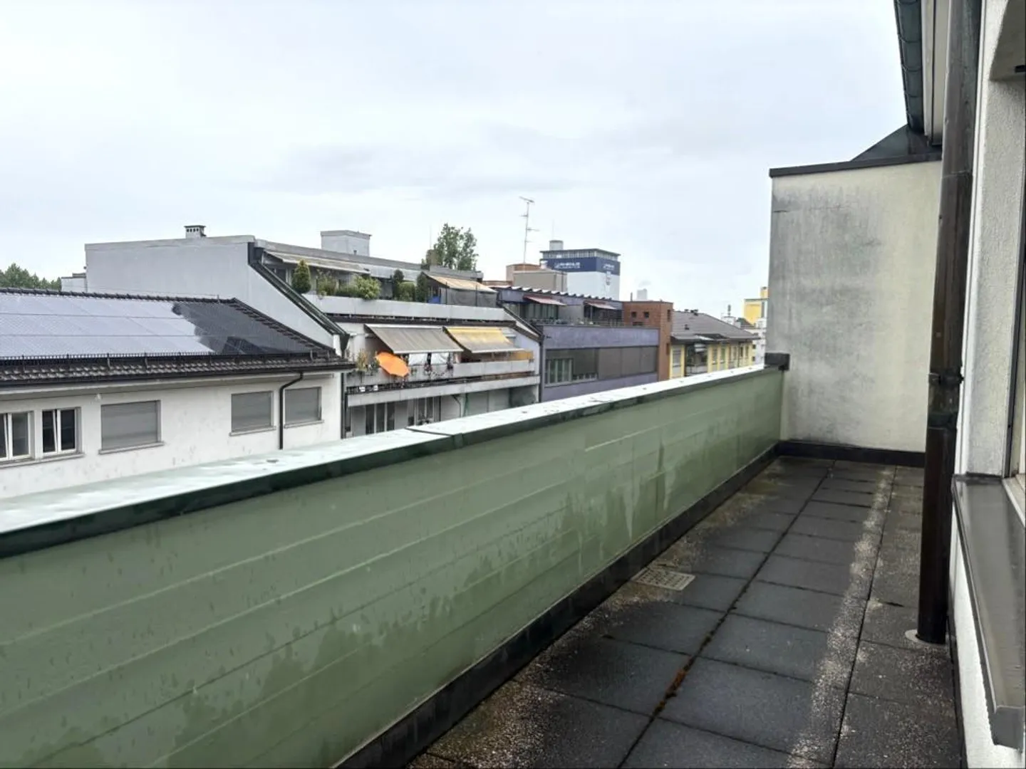 Grande appartement de 2 pièces avec deux balcons - Photo 3 sur 6