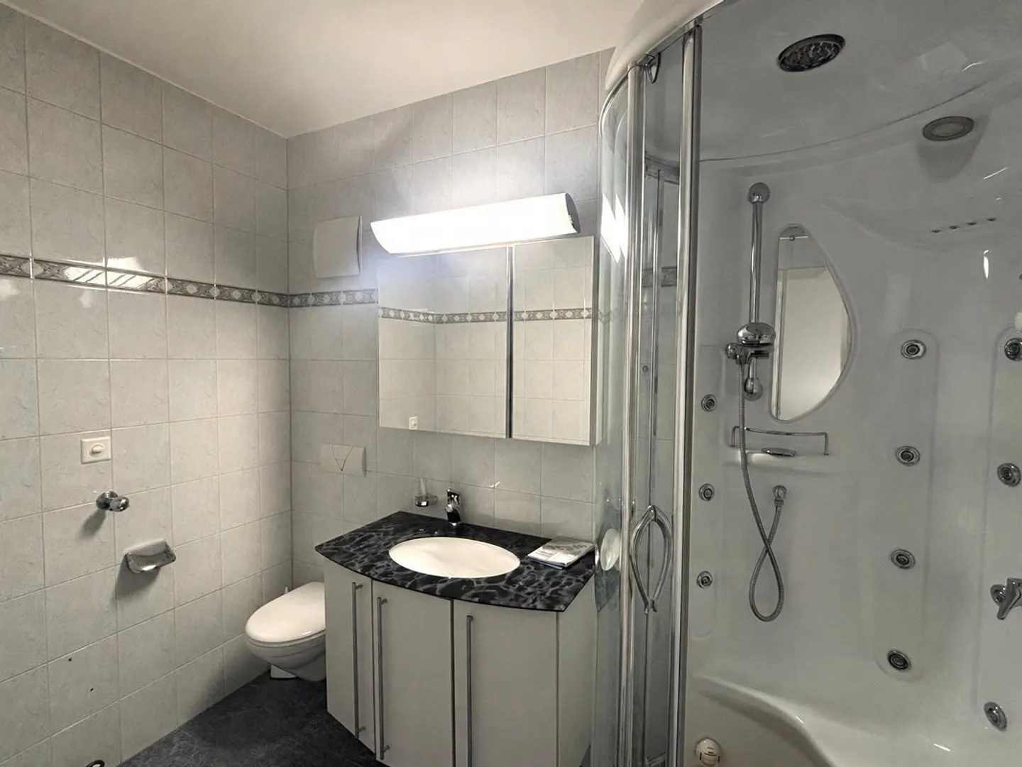 Grande appartement de 2 pièces avec deux balcons - Photo 4 sur 6
