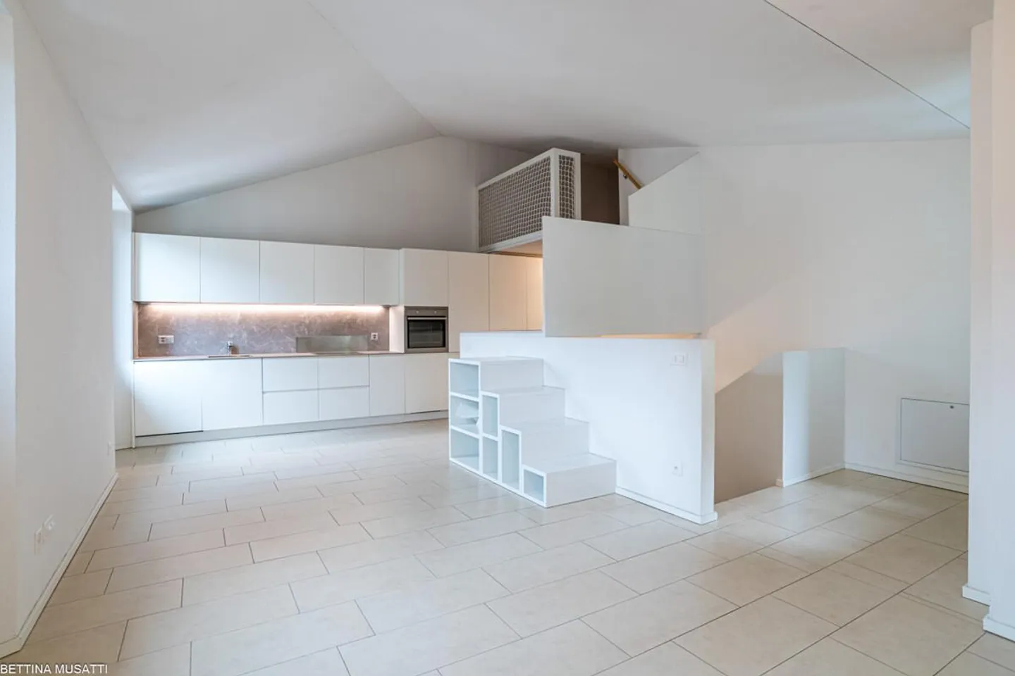 MELANO - 3.5 ROOMS RENOVATED WITH MODERN COMFORT - Photo 3 of 15