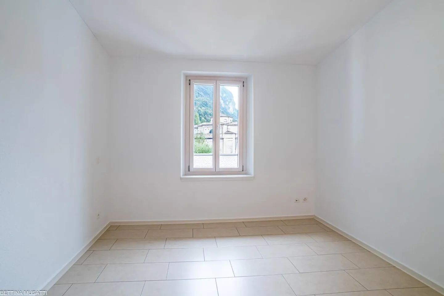 MELANO - 3.5 ROOMS RENOVATED WITH MODERN COMFORT - Photo 8 of 15