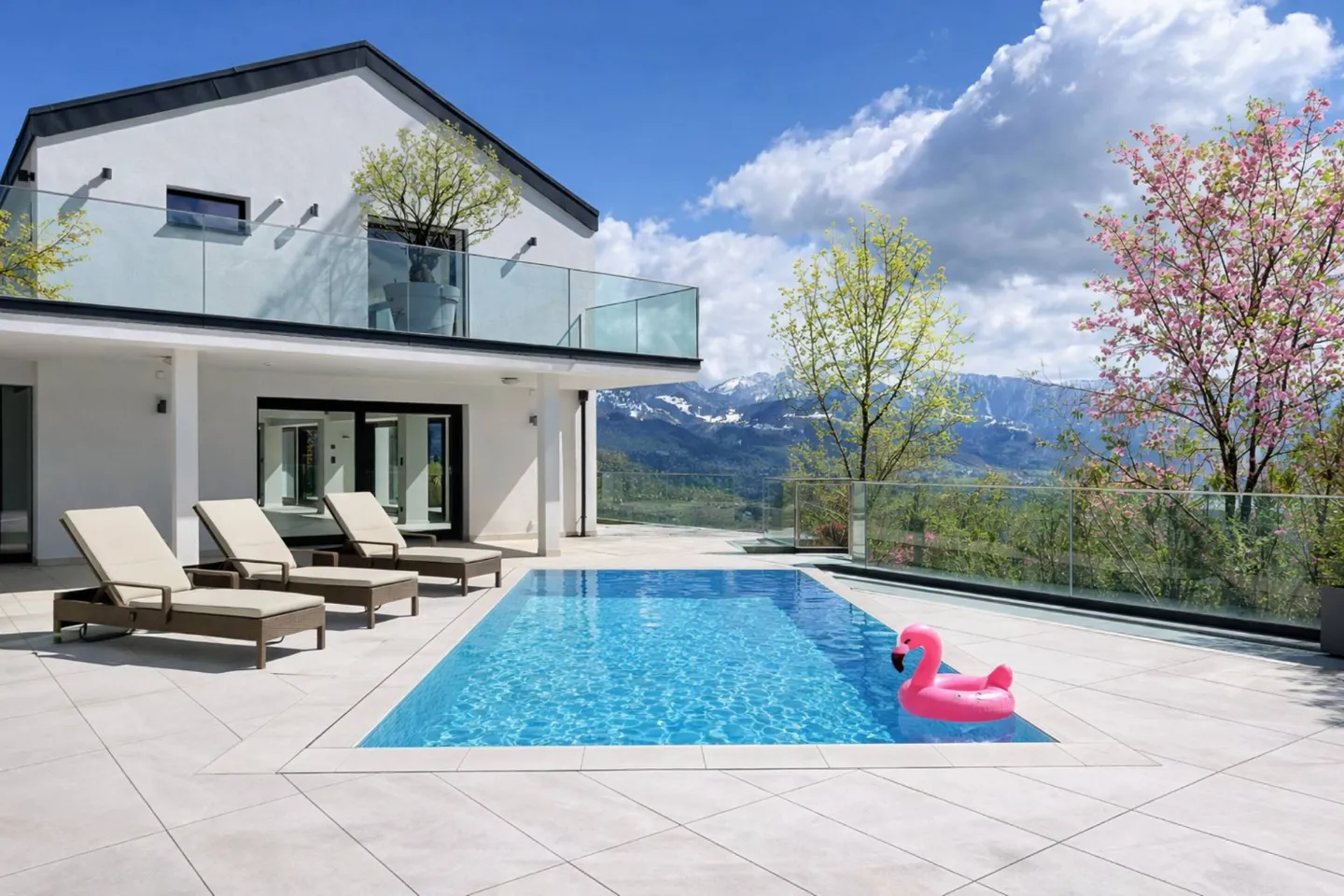 Property with 6.5 rooms, swimming pool and breathtaking view - Photo 1 of 13