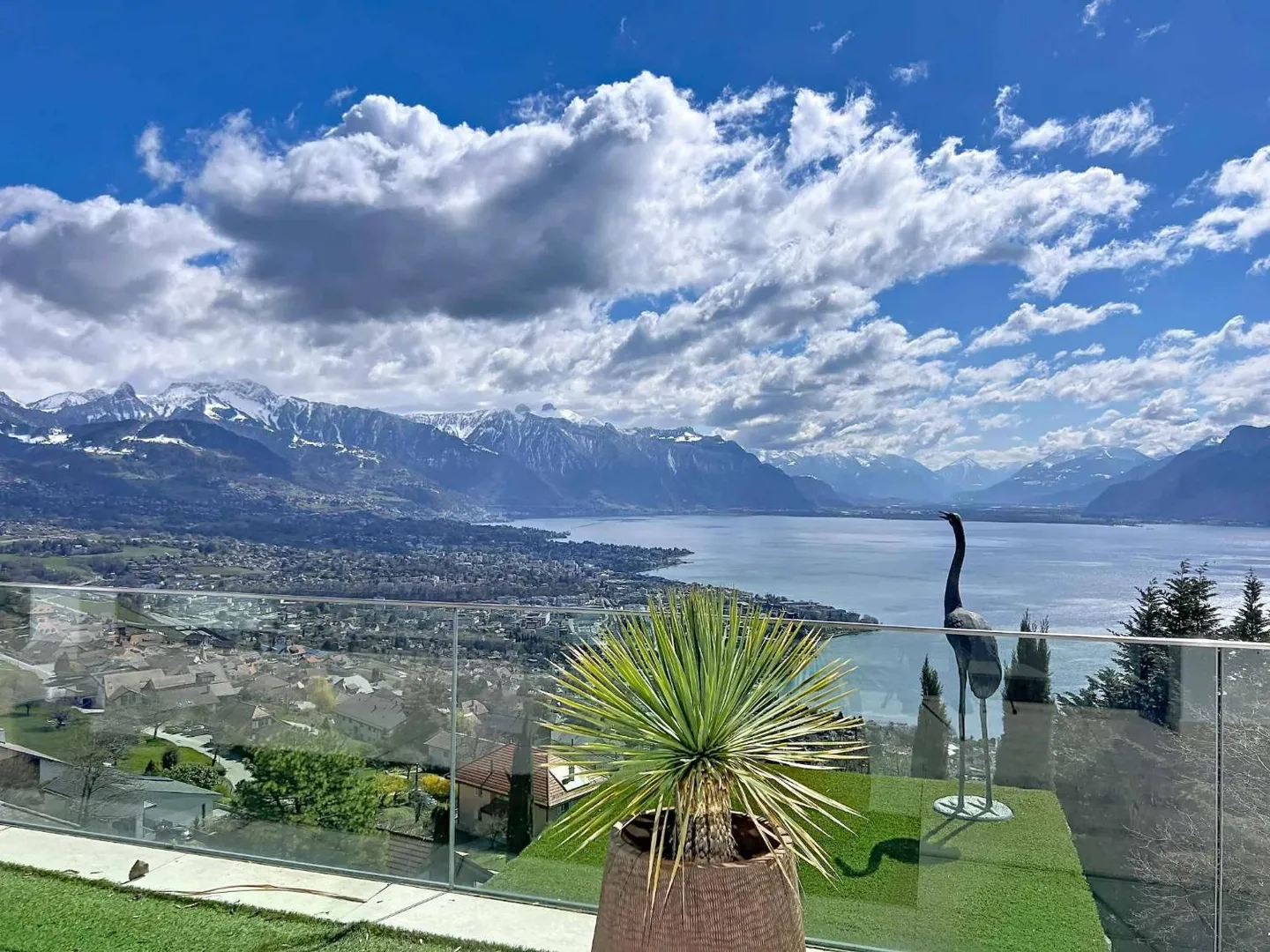 Property with 6.5 rooms, swimming pool and breathtaking view - Photo 2 of 13