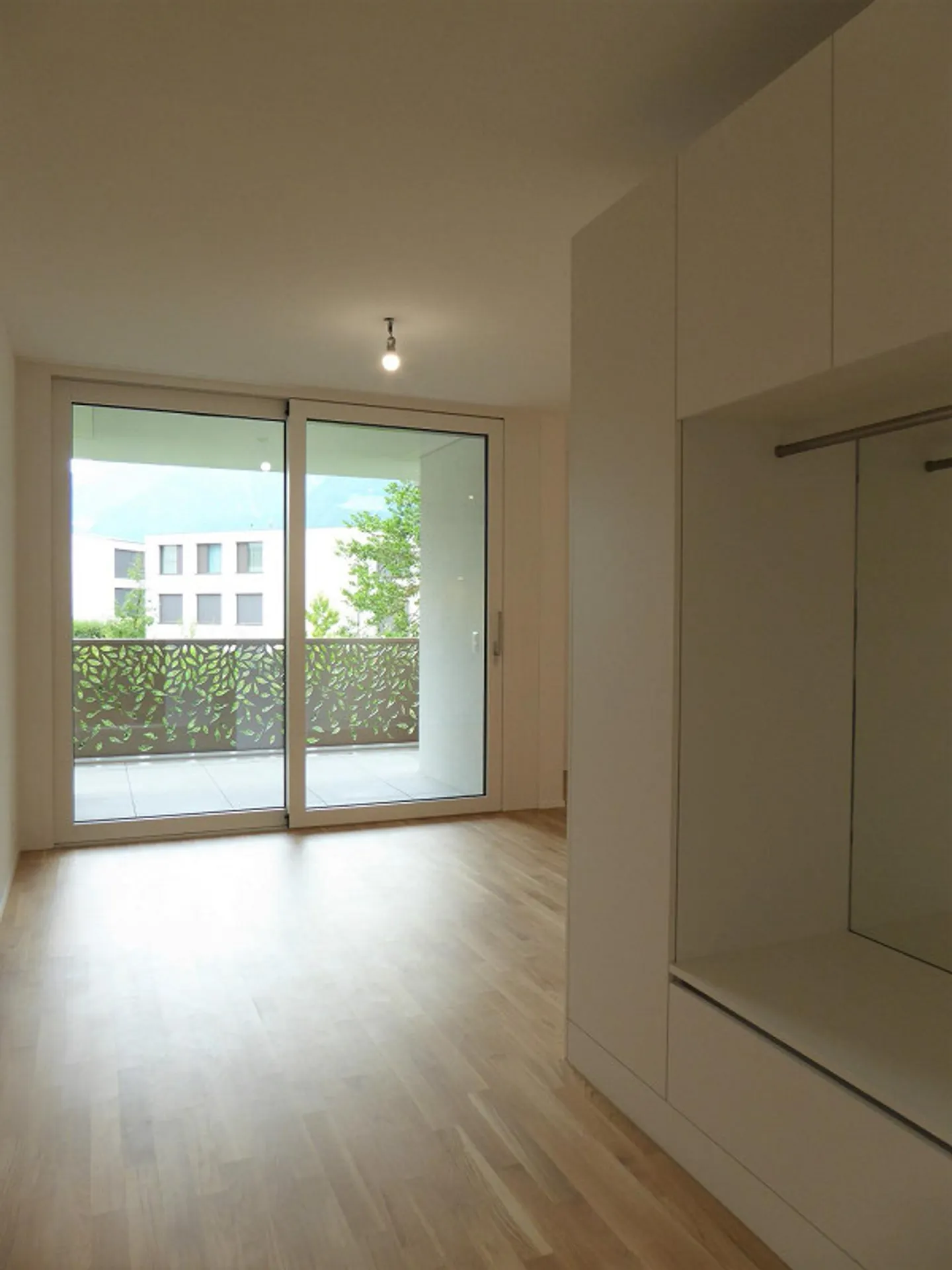 Modern 2.5-room apartment in a quiet environment - Photo 3 of 9