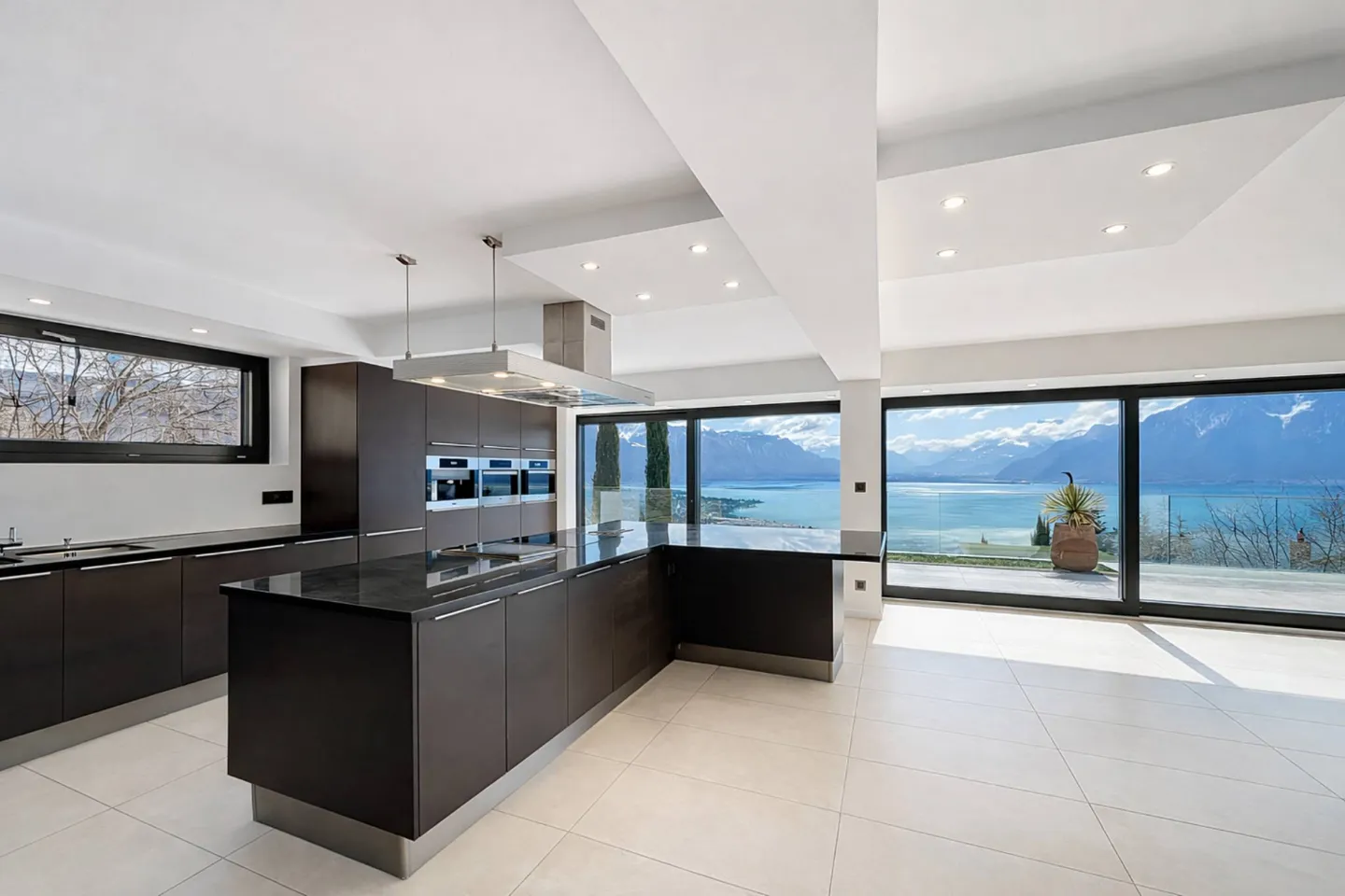 Property with 6.5 rooms, swimming pool and breathtaking view - Photo 5 of 13