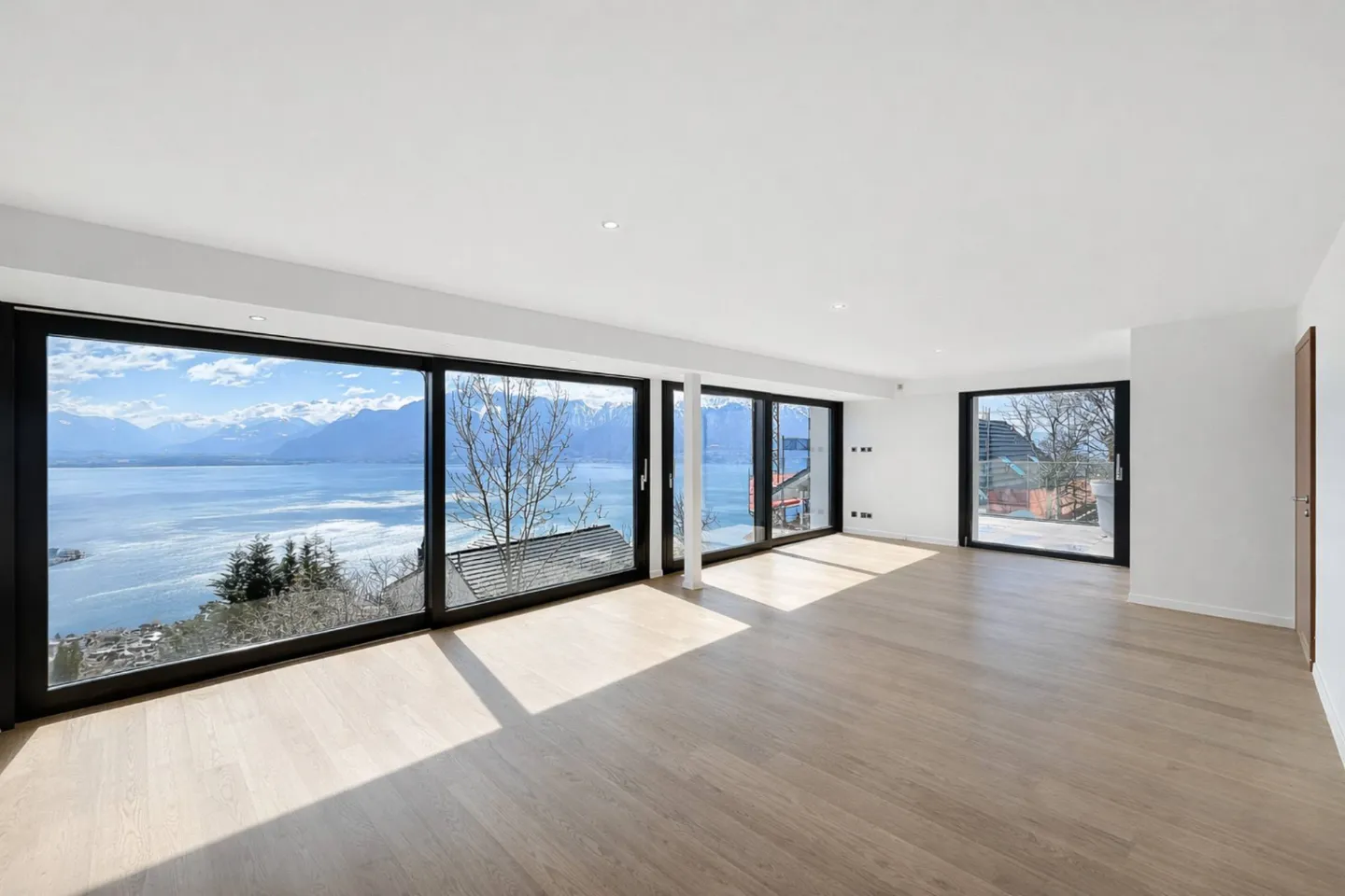 Property with 6.5 rooms, swimming pool and breathtaking view - Photo 7 of 13