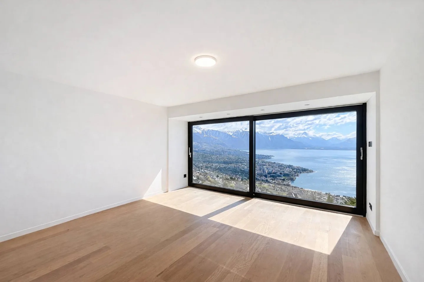 Property with 6.5 rooms, swimming pool and breathtaking view - Photo 11 of 13