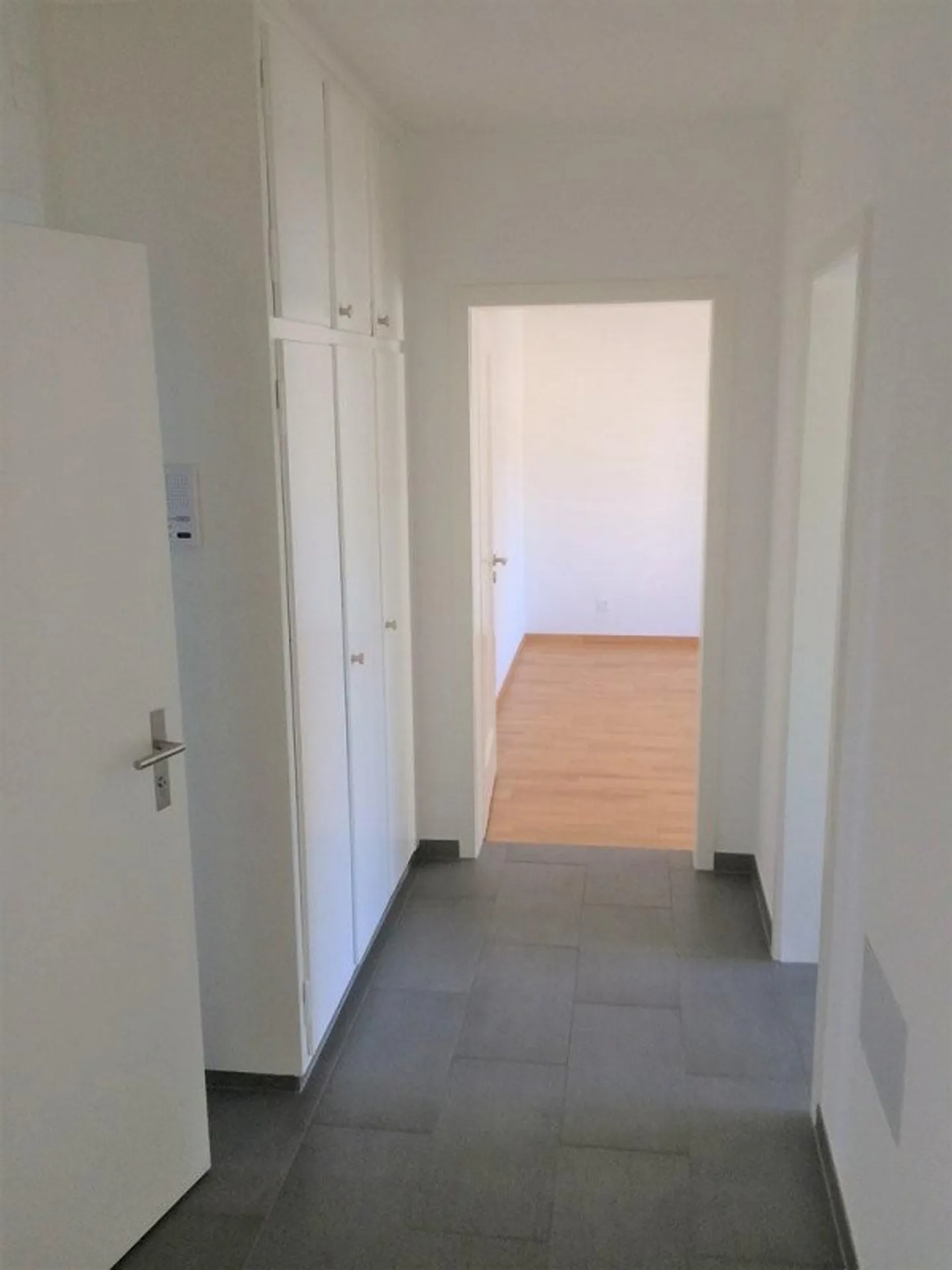 Appartement 2 pièces dans un emplacement verdoyant - Photo 6 sur 8
