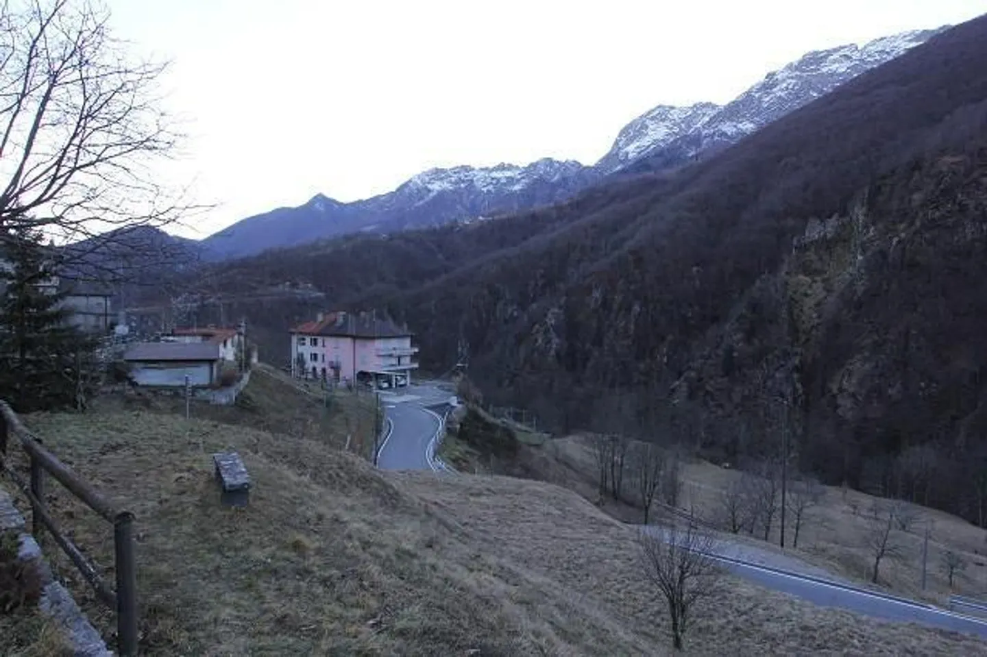Terreno edificabile di 1998 m2 con bella vista - Foto 1 di 5