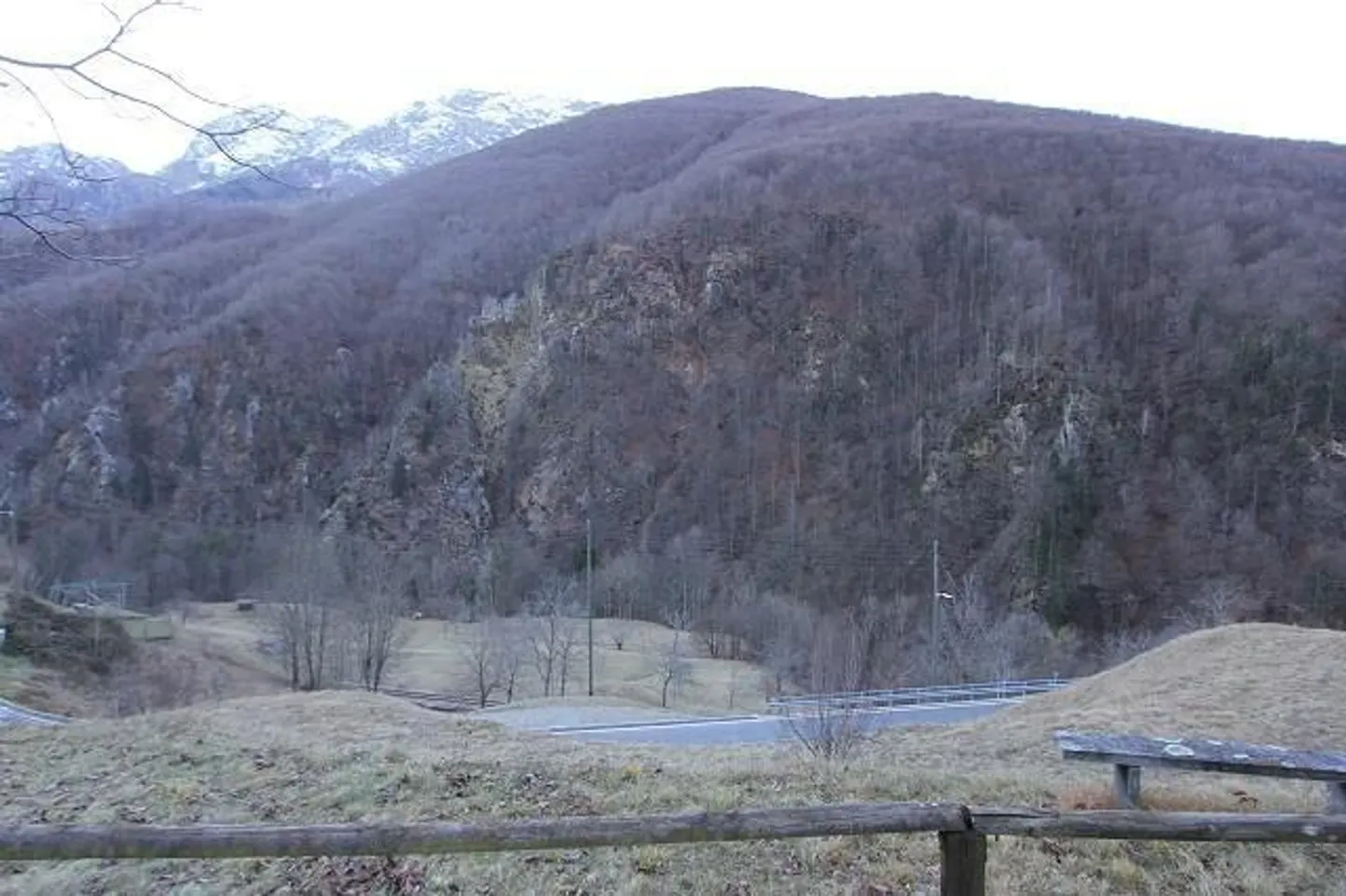 Terreno edificabile di 1998 m2 con bella vista - Foto 3 di 5