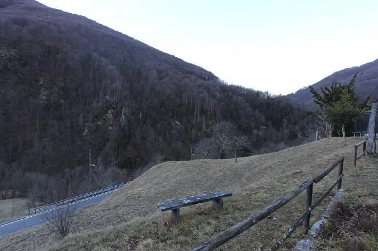 Terreno edificabile di 1998 m2 con bella vista - Foto 4 di 5