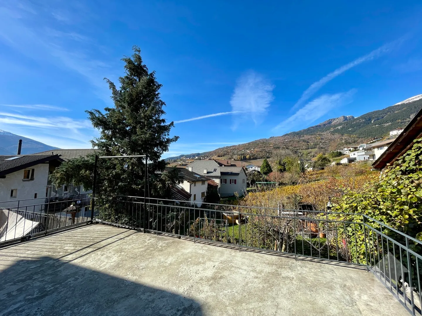 Maison villageoise rénovée comprenant 2 appartements (2,5 et 3,5 pces) - Photo 2 sur 16