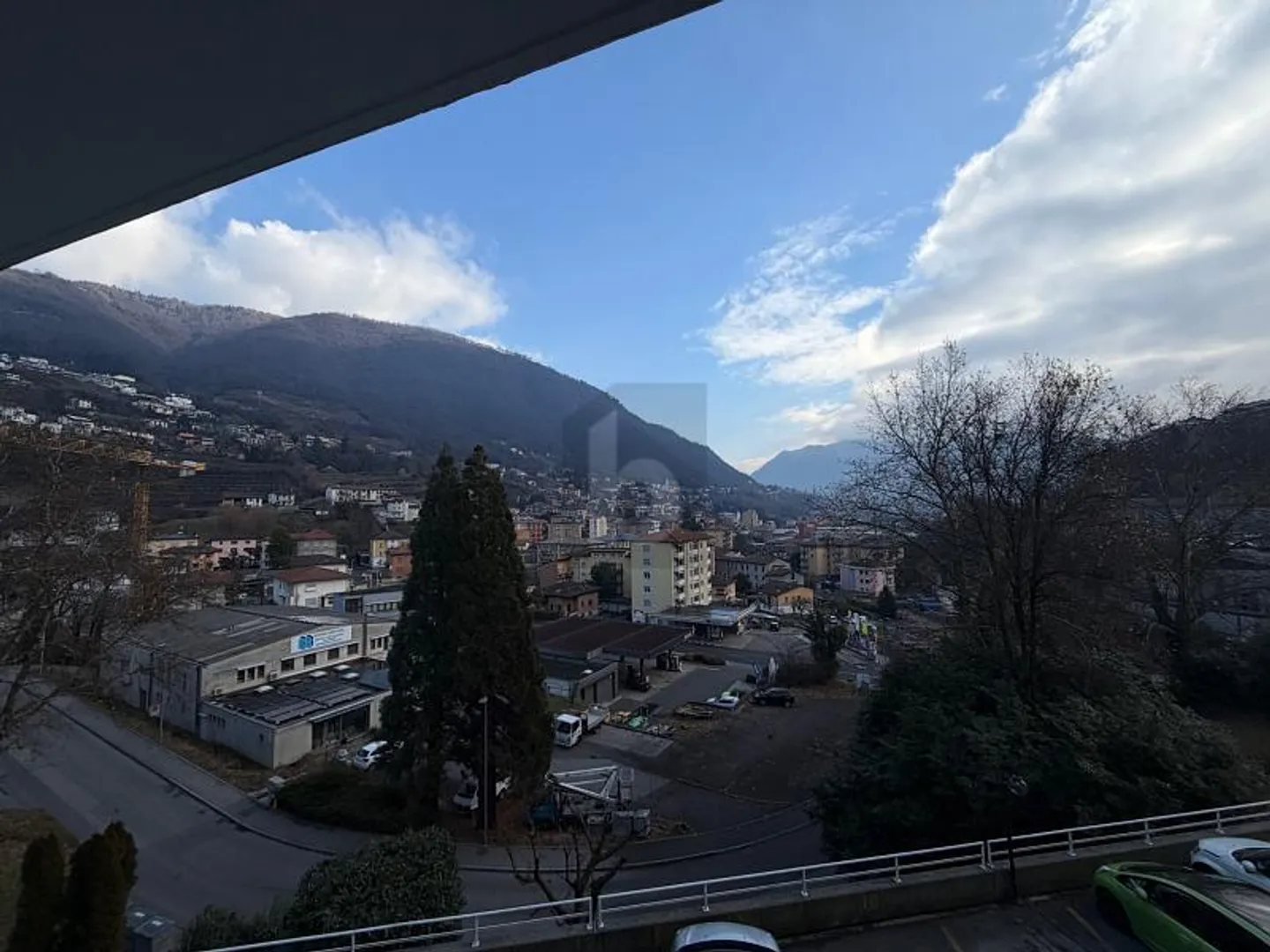 SPACIEUX AVEC JARDIN - Photo 1 sur 3