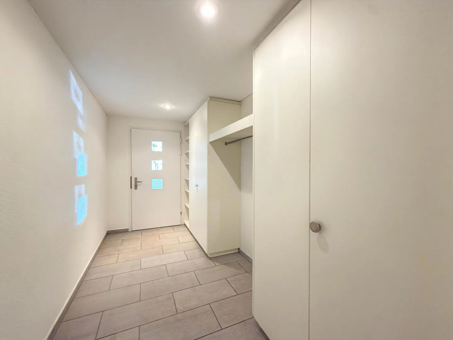 Stylish semi-detached single-family house with garage - Photo 3 of 10