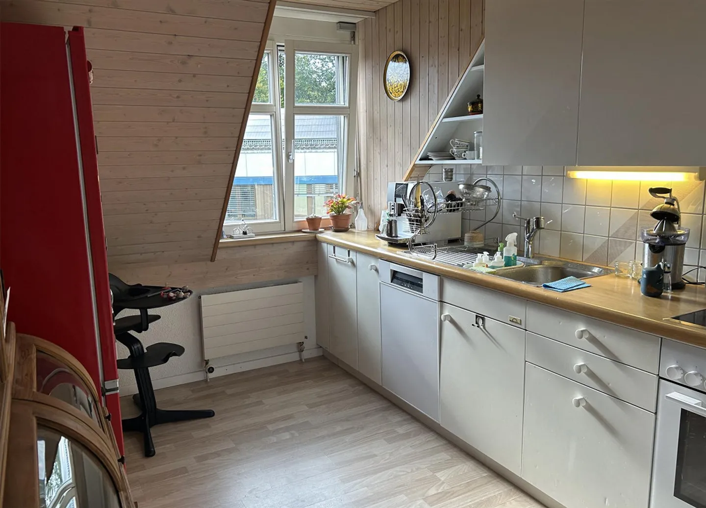 Appartement en attique de 3,5 pièces avec terrasse sur le toit privée près de l'hôpital cantonal - Photo 2 sur 6