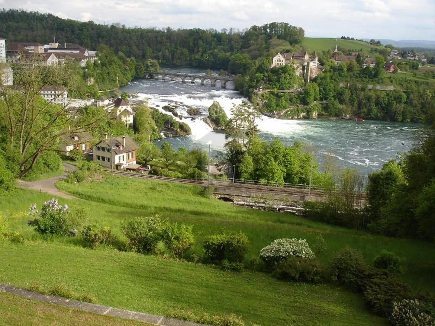 VIVRE UNIQUE AU-DESSUS DE LA CHUTE DU RHIN - Photo 1 sur 6
