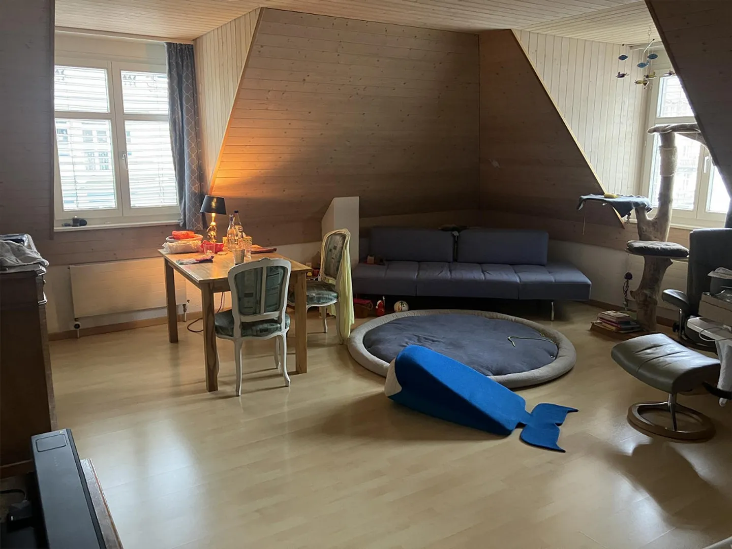 Appartement en attique de 3,5 pièces avec terrasse sur le toit privée près de l'hôpital cantonal - Photo 3 sur 6