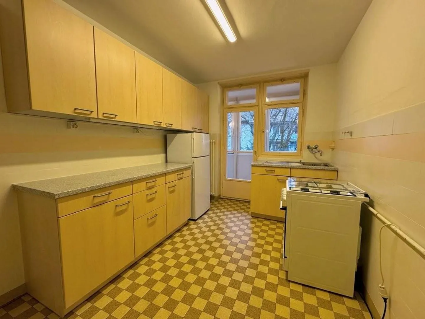 Appartement lumineux de 2,5 pièces avec balcon au Wasgenring - Photo 2 sur 7