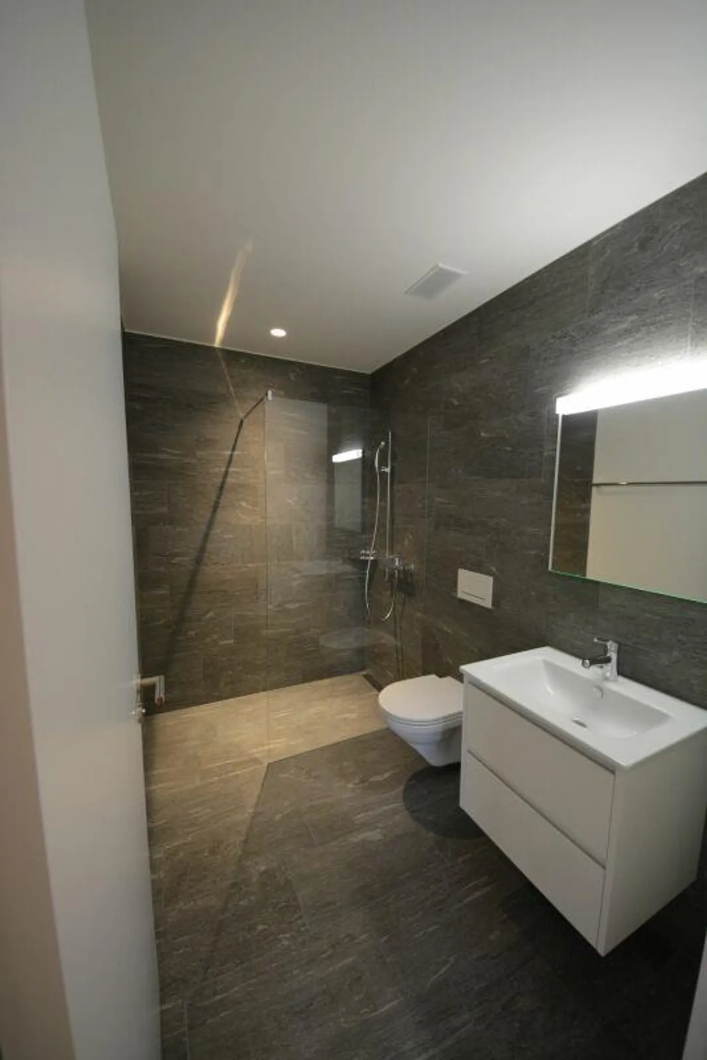Moderne 4.5-Zimmer Wohnung - Foto 11 von 15