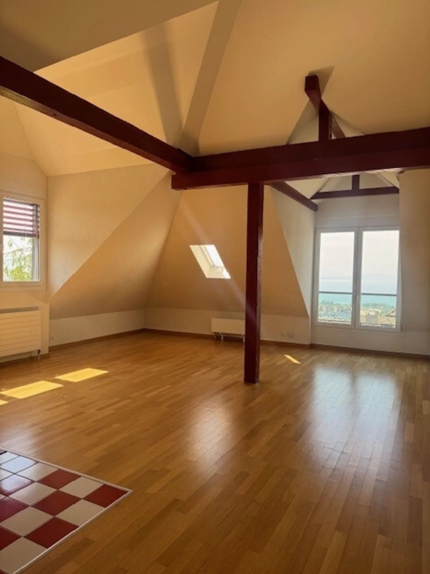 Charming 3.5 Room Apartment - Photo 2 of 9