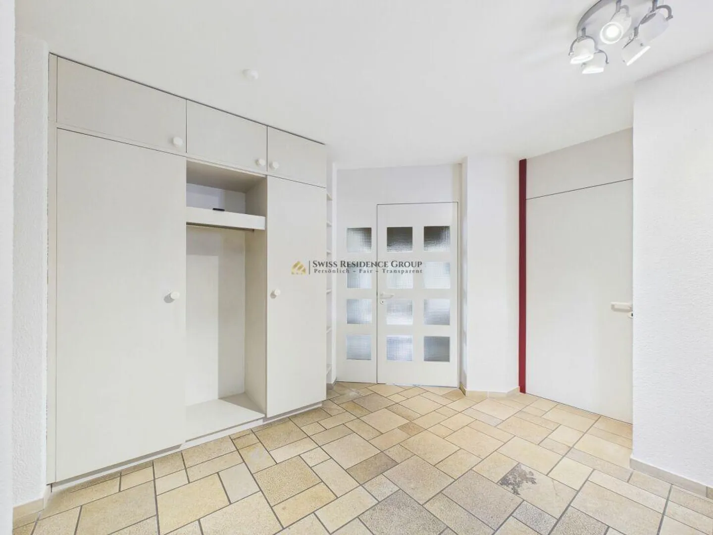 Casa unifamiliare con grande terreno e parcella agricola adiacente - Foto 3 di 22