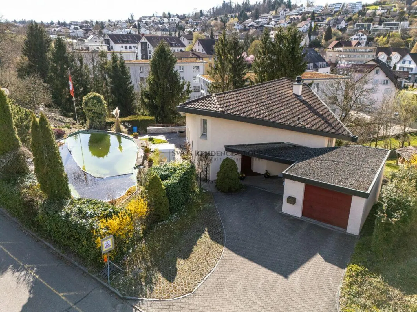 Casa unifamiliare con grande terreno e parcella agricola adiacente - Foto 2 di 22