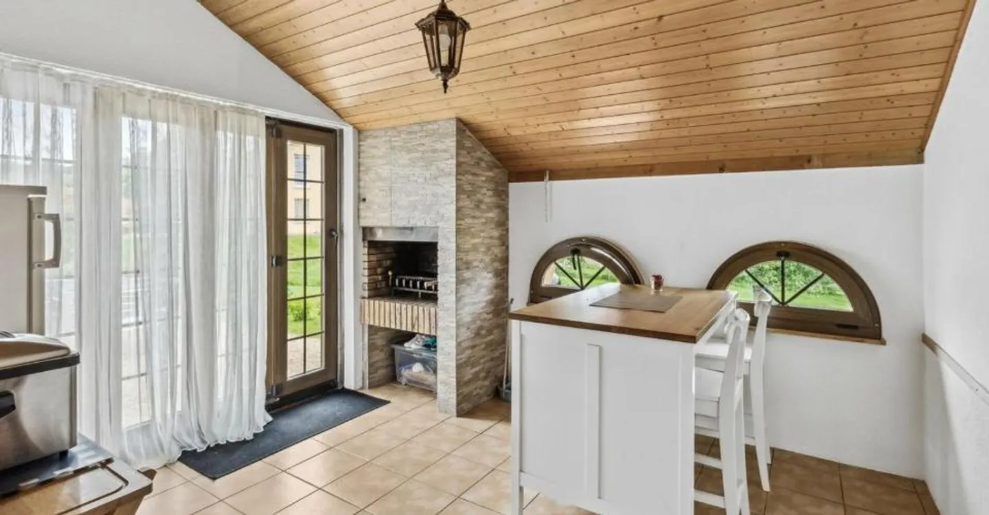 Geräumige Villa mit 180 m2 Wohnfläche im Herzen des Dorfes mit Büro - Foto 5 von 12