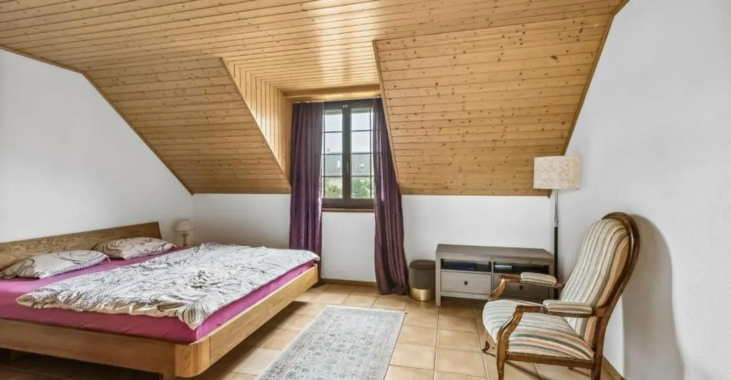 Geräumige Villa mit 180 m2 Wohnfläche im Herzen des Dorfes mit Büro - Foto 6 von 12