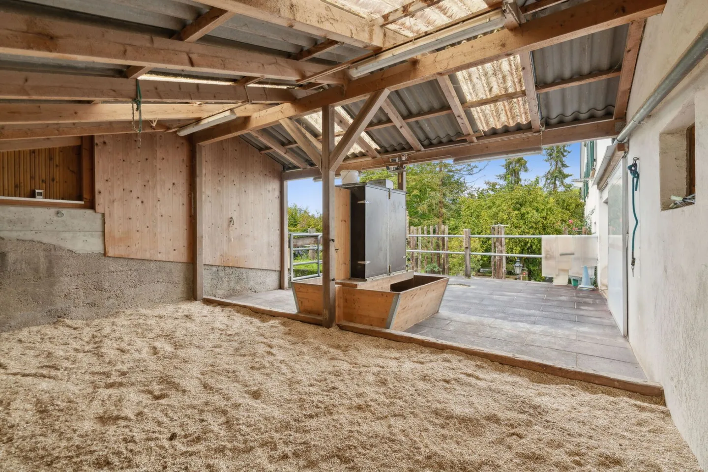 PROPRIETÀ EQUESTRE COMPLETAMENTE RISTRUTTURATA CON PRIVACY INASPETTATA - Foto 1 di 14