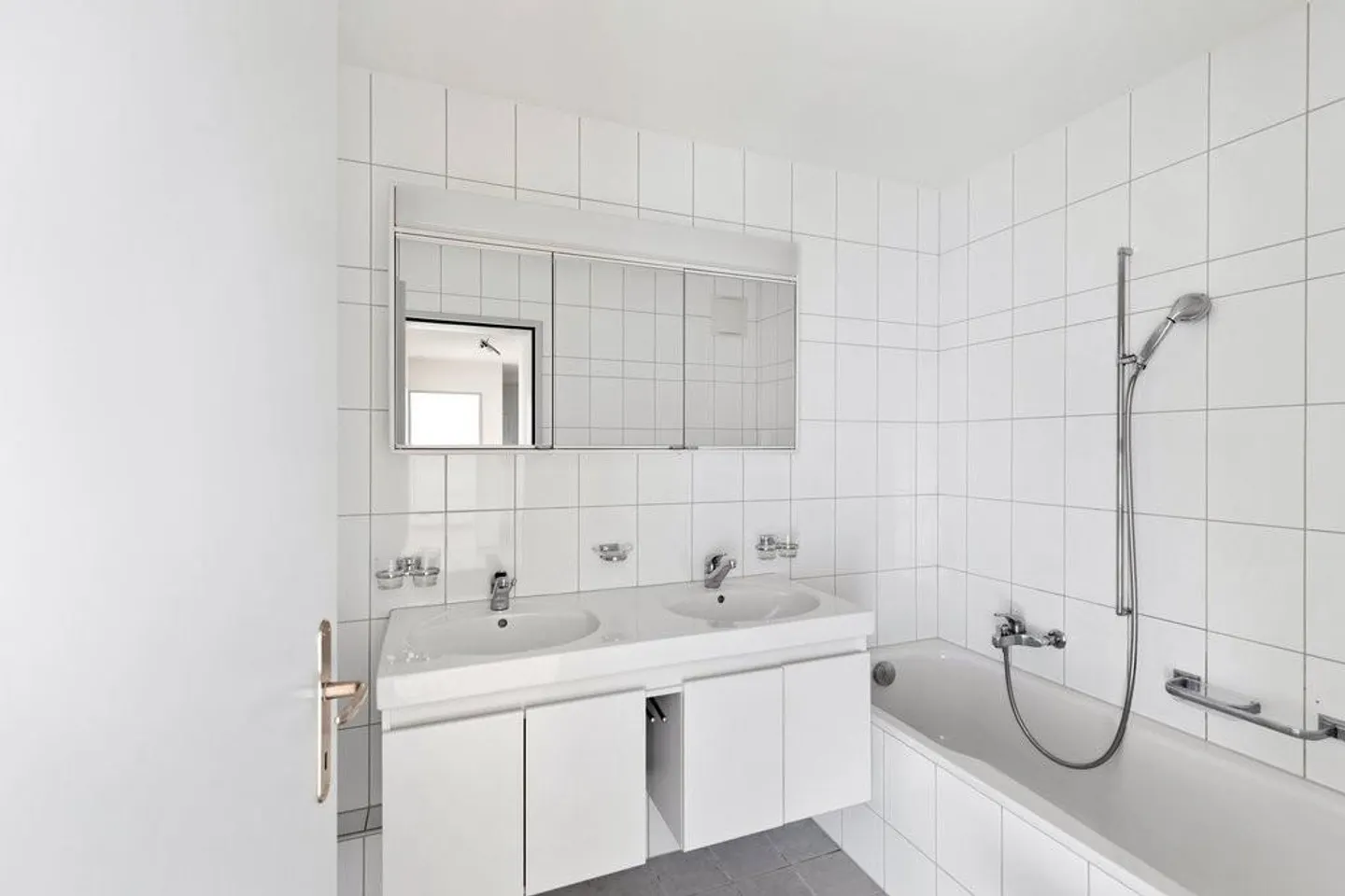 RENT WITHOUT DEPOSIT - Welcome to the family-friendly Schachenfeld - Photo 3 of 8