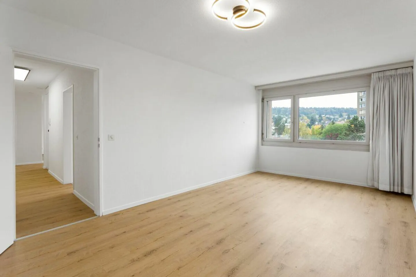 Bel appartement dans un emplacement central avec vue - Photo 4 sur 10