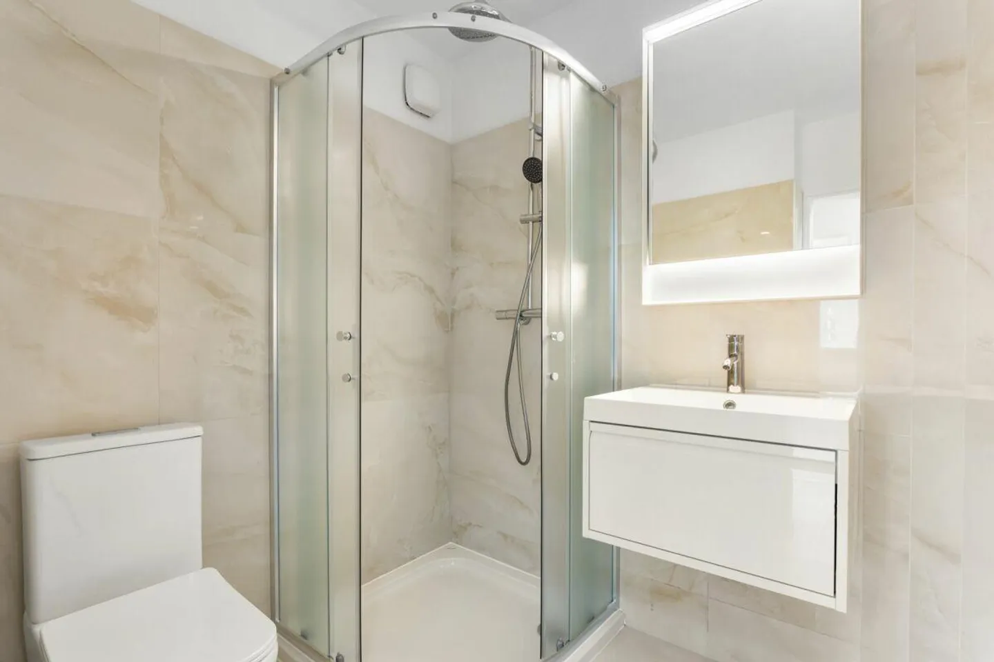 Bel appartement dans un emplacement central avec vue - Photo 6 sur 10