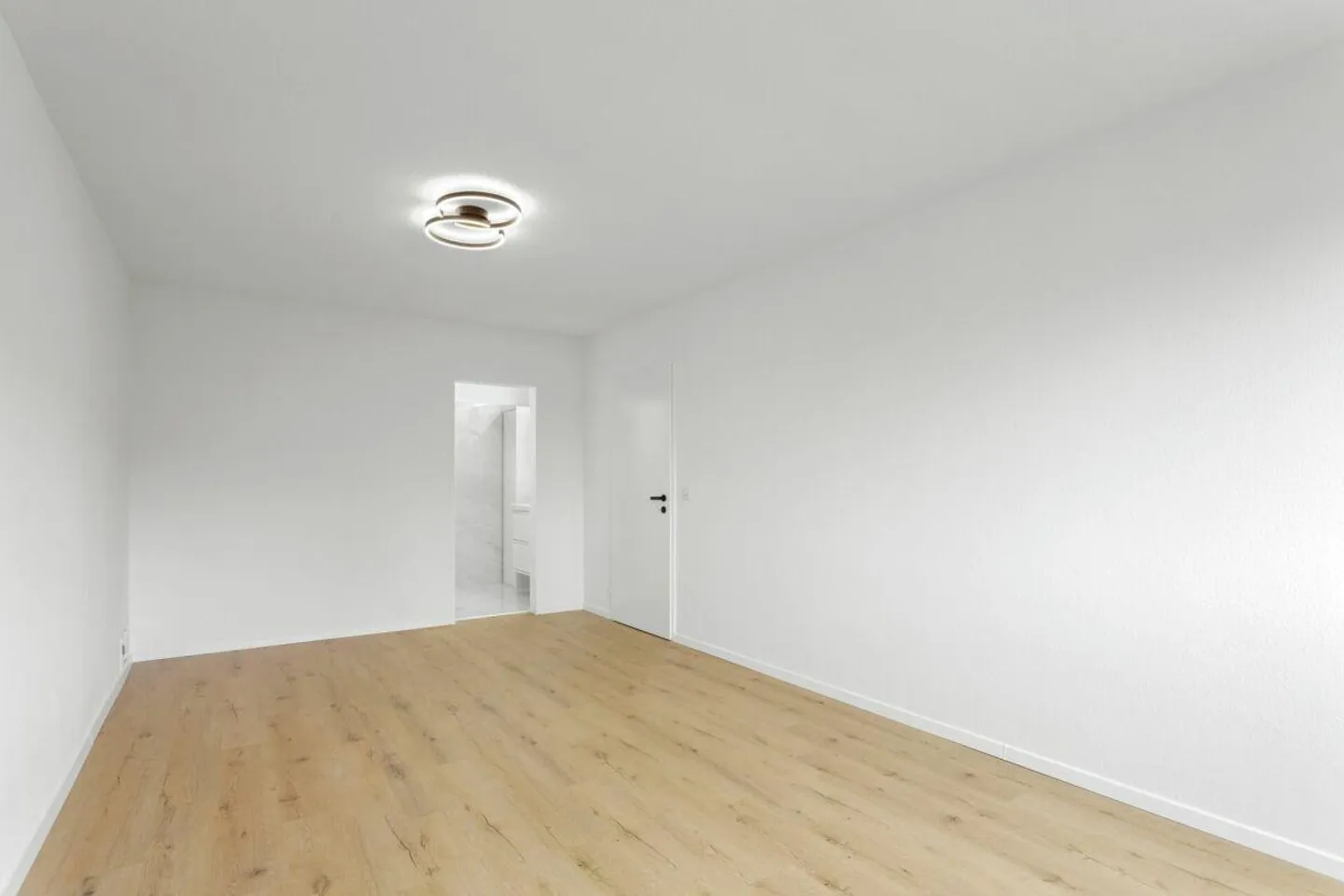 Bel appartement dans un emplacement central avec vue - Photo 7 sur 10