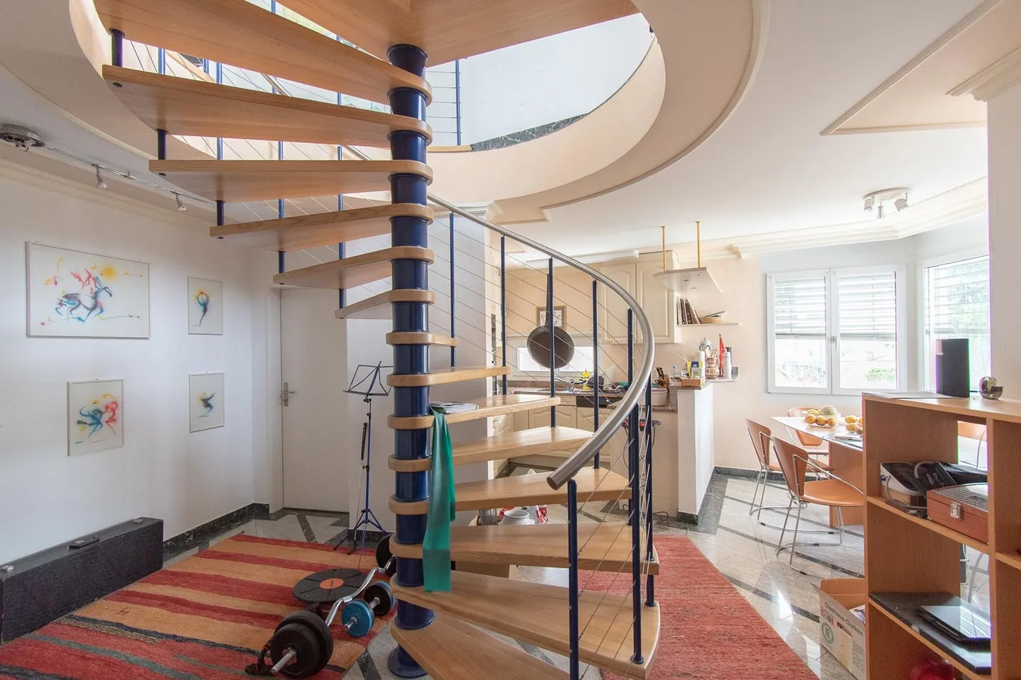 Besondere 4.5 Zimmer-Attika mit grosser Terrasse - Foto 1 von 12