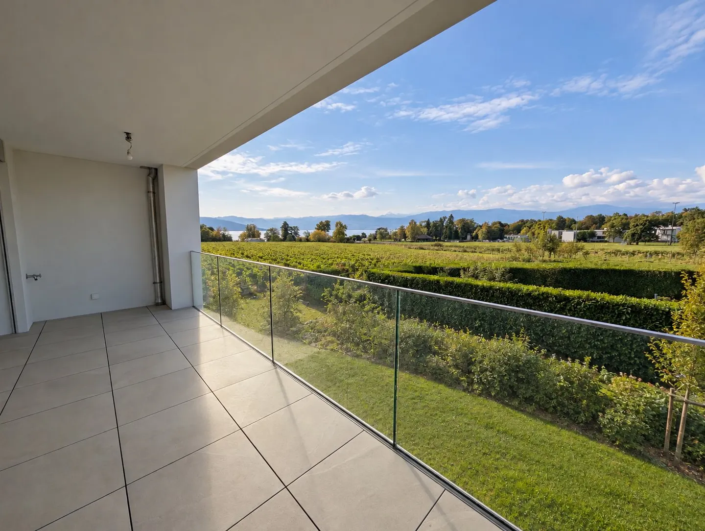 Modern Apartment with Lake View - Photo 2 of 2