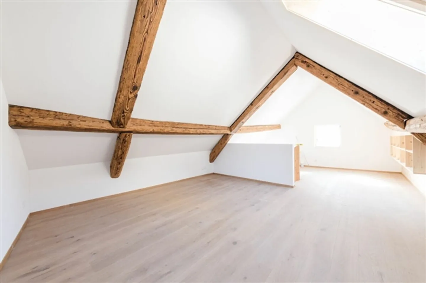 Unique 3.5-room maisonette apartment in the heart of the old town - Photo 4 of 16