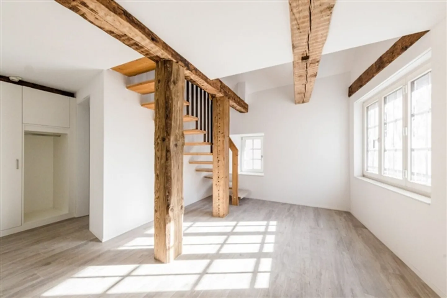 Unique 3.5-room maisonette apartment in the heart of the old town - Photo 8 of 16