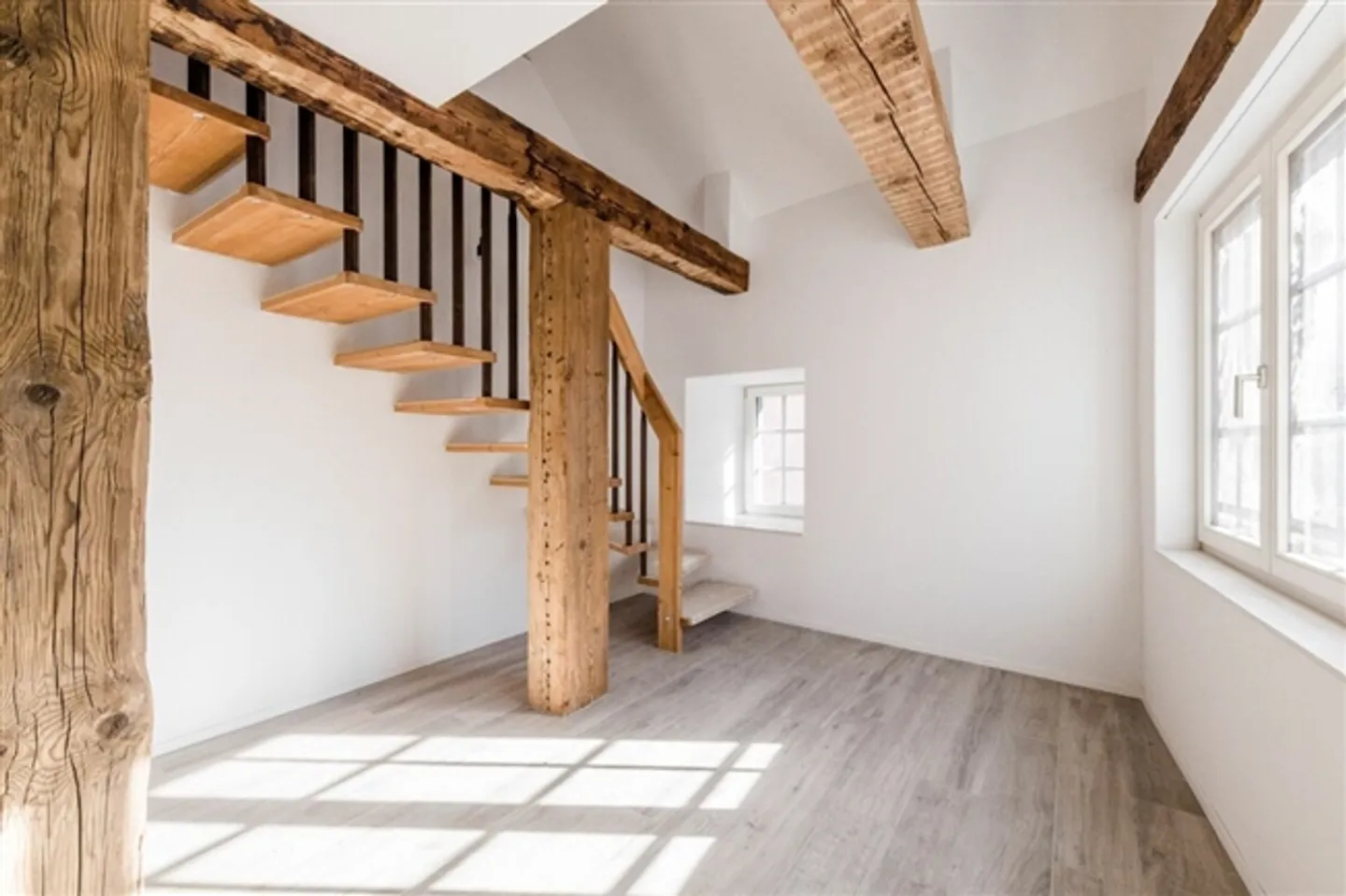 Unique 3.5-room maisonette apartment in the heart of the old town - Photo 9 of 16