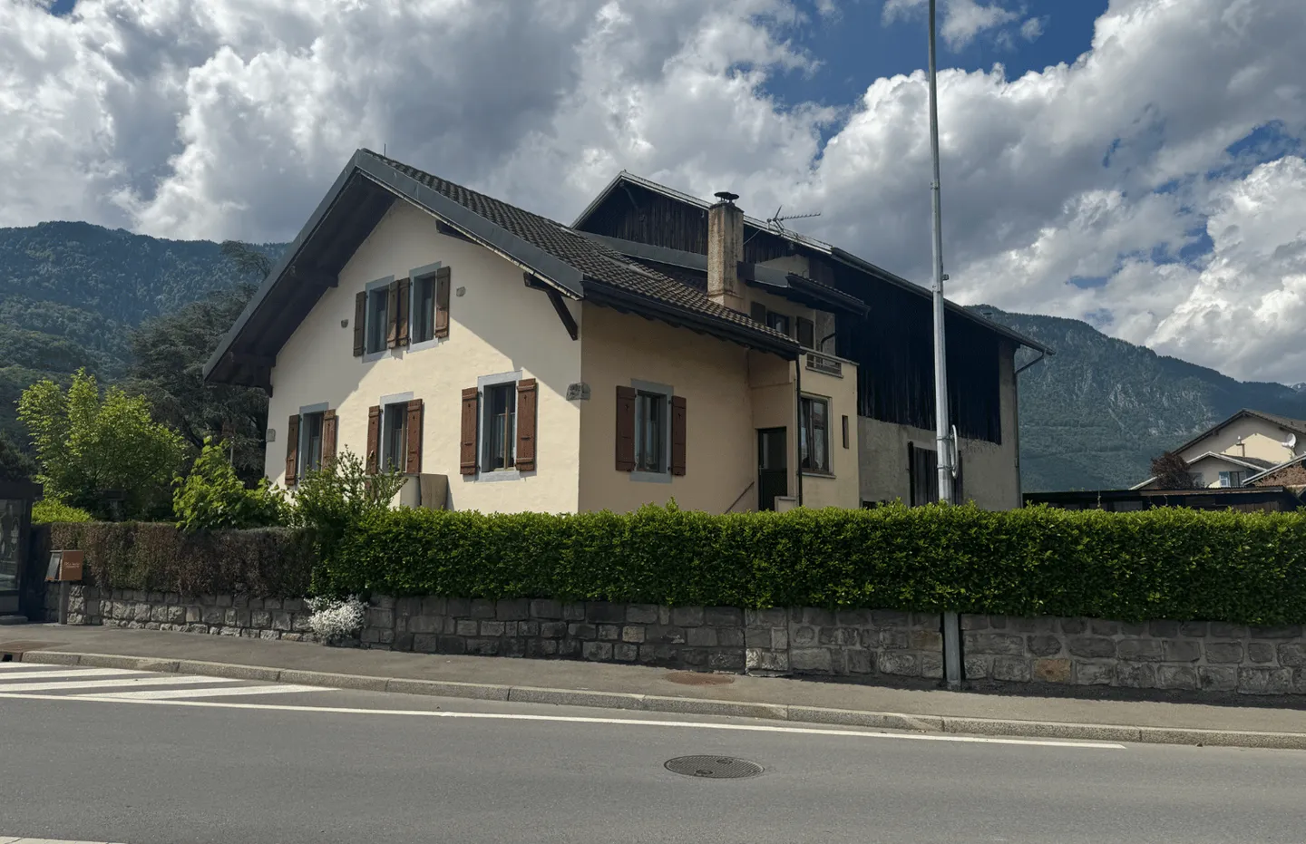 Sviluppatore di opportunità – Fattoria abitabile + Fienile da sviluppare – Collombey - Foto 1 di 8