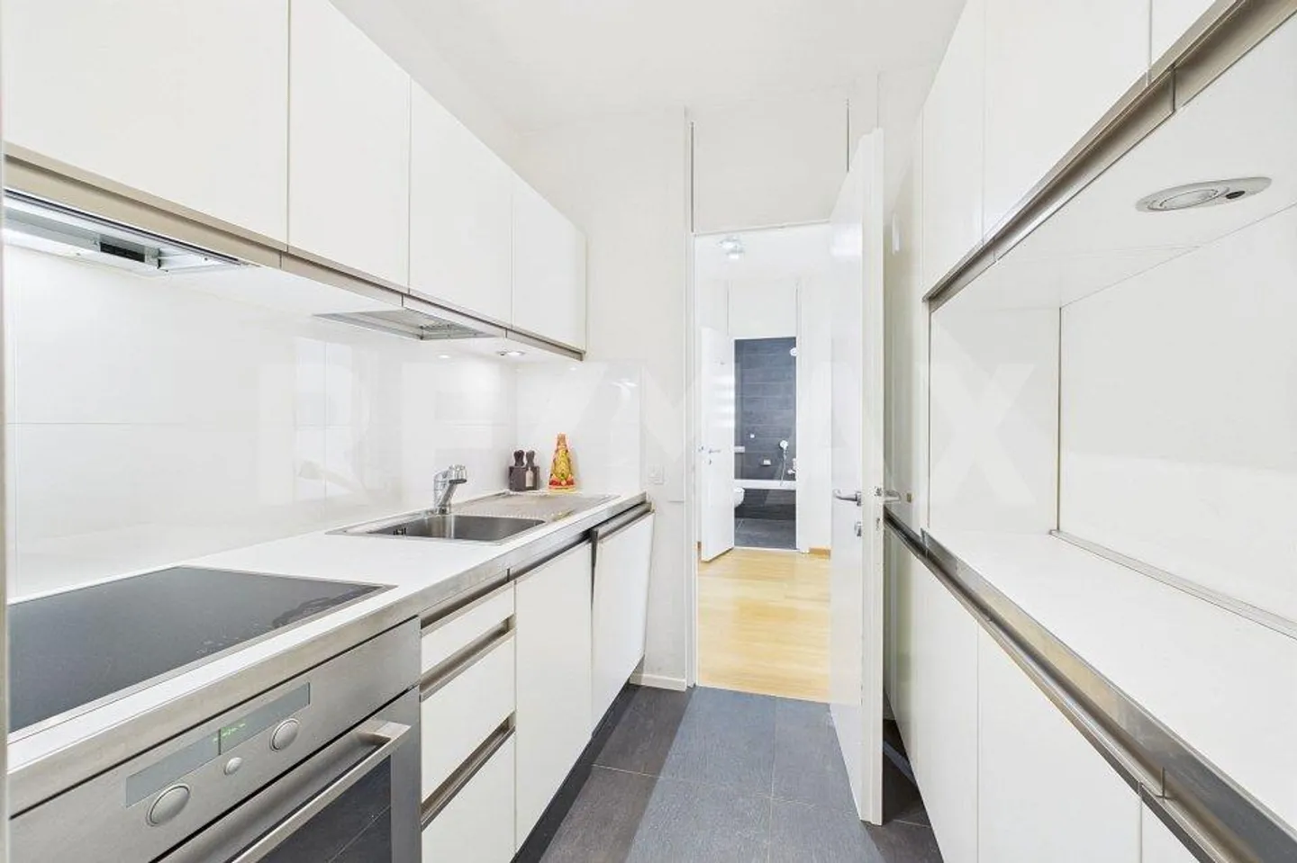 Lugano Cassarate Élégant appartement de 3 ½ pièces, rénové et à quelques pas du lac - Photo 9 sur 13