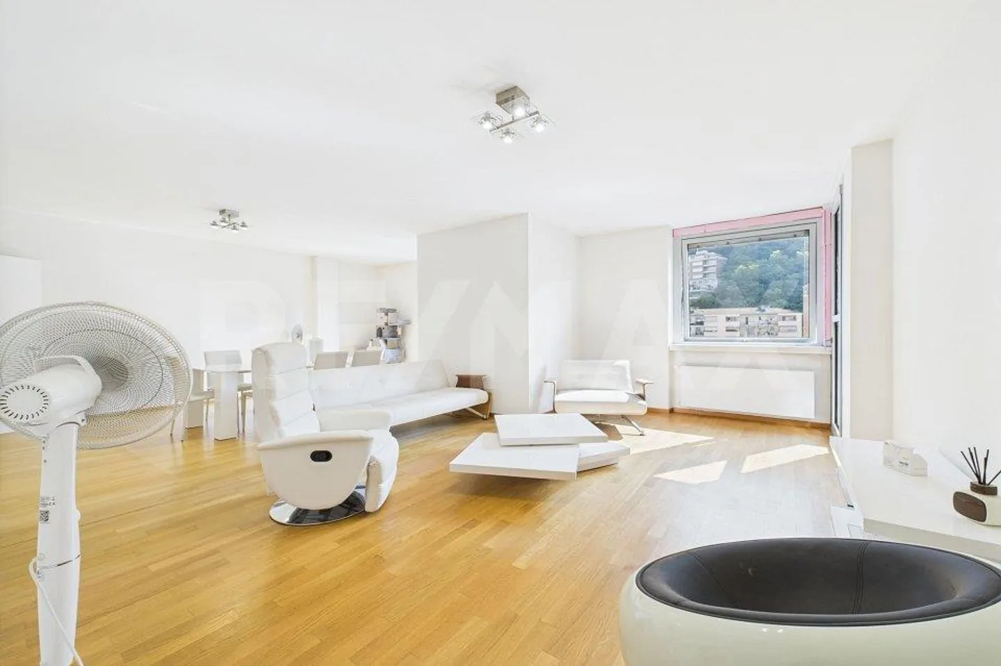 Lugano Cassarate Élégant appartement de 3 ½ pièces, rénové et à quelques pas du lac - Photo 11 sur 13