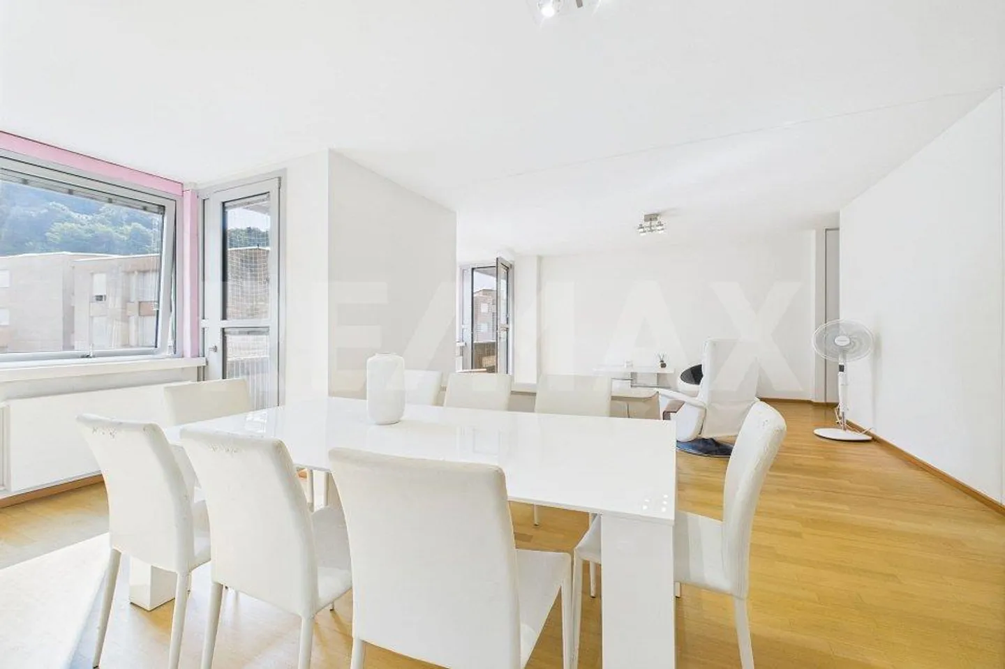 Lugano Cassarate Élégant appartement de 3 ½ pièces, rénové et à quelques pas du lac - Photo 13 sur 13