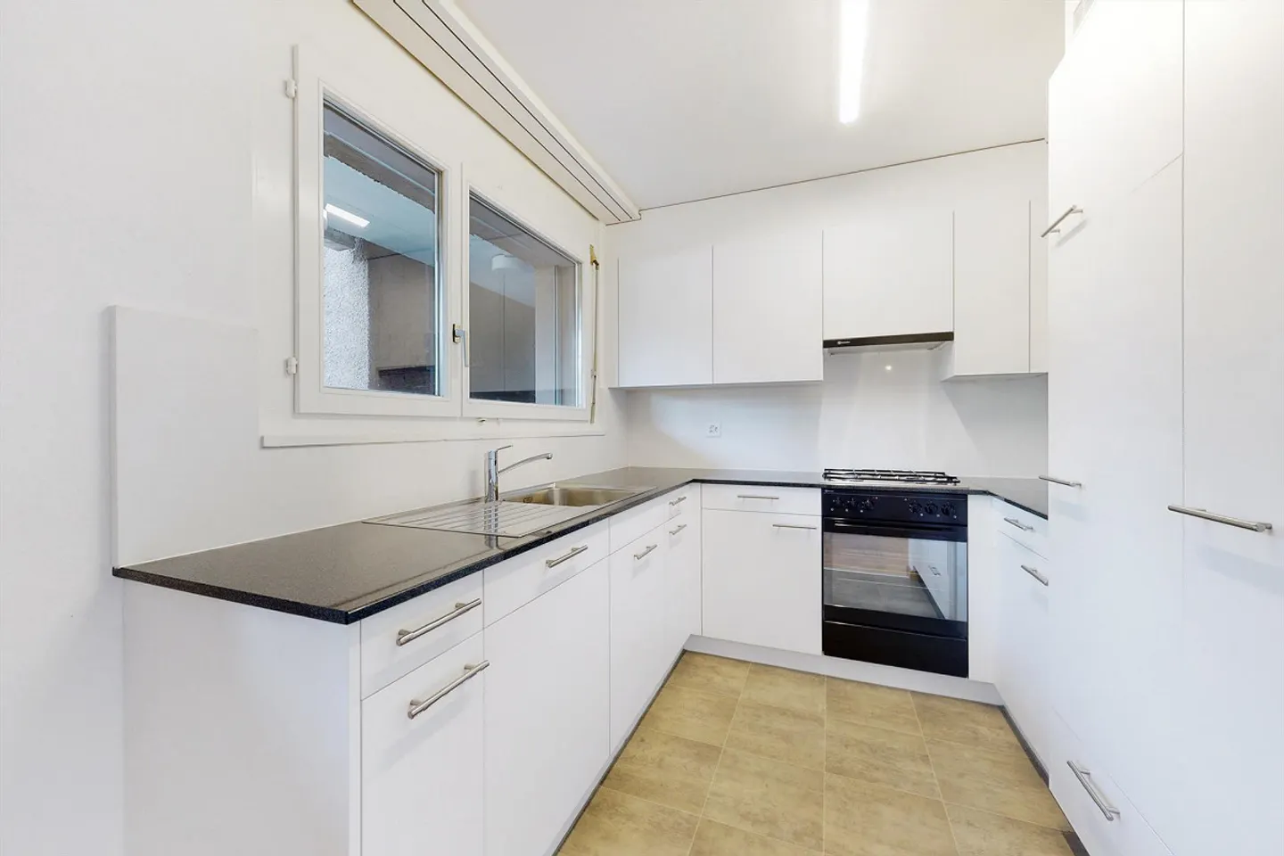 Ideally located apartment near the train station - Photo 4 of 6