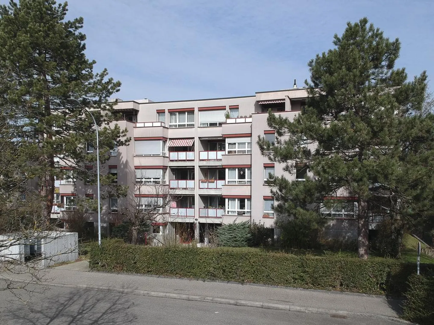 Appartement spacieux de 3,5 pièces avec cheminée - Photo 1 sur 12